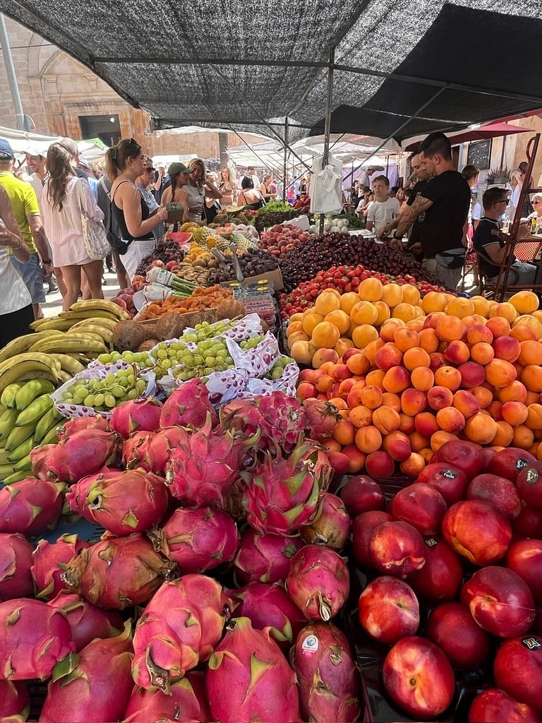 Fruit and vegetable market stall