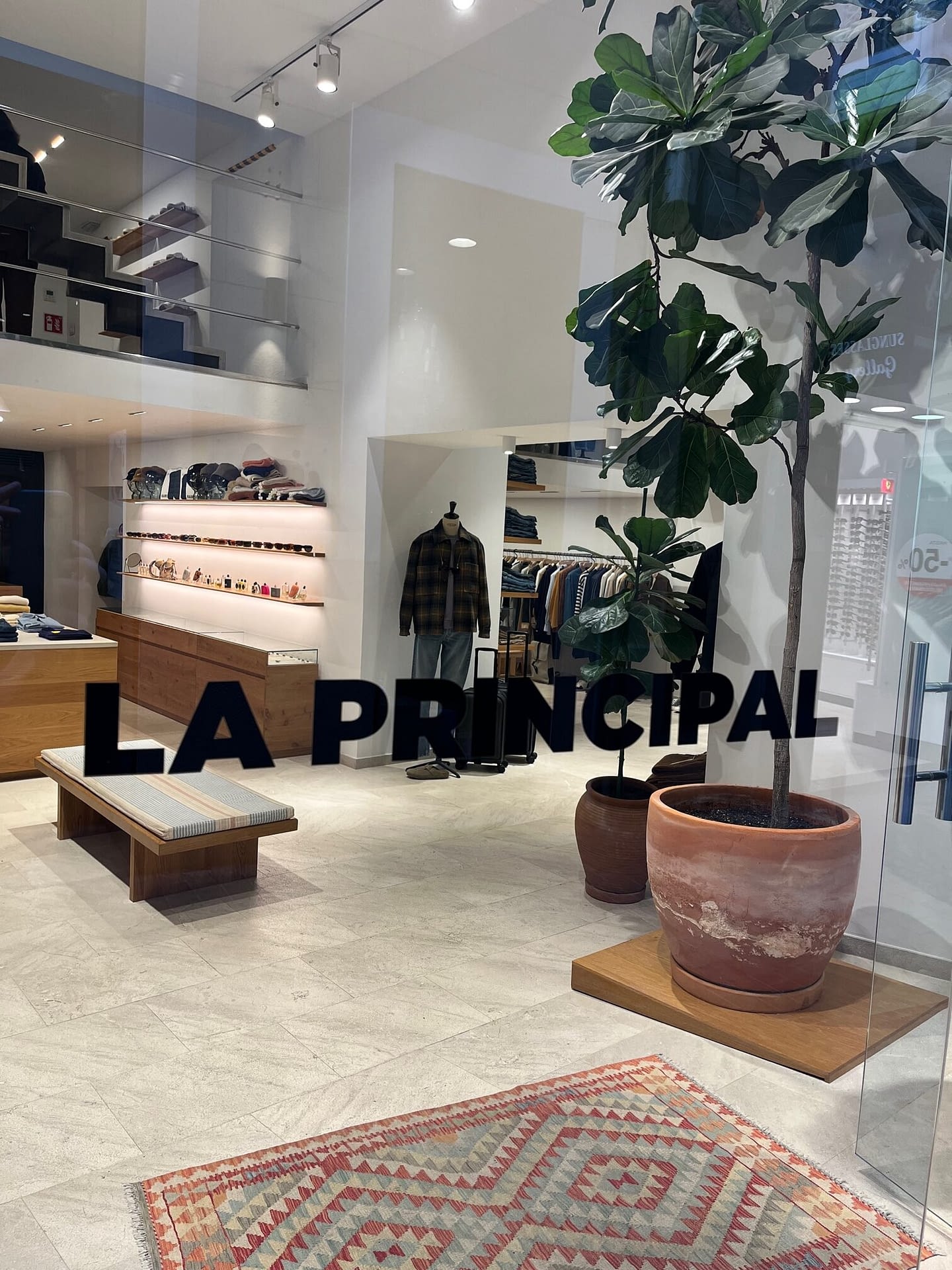 La Principal shop front